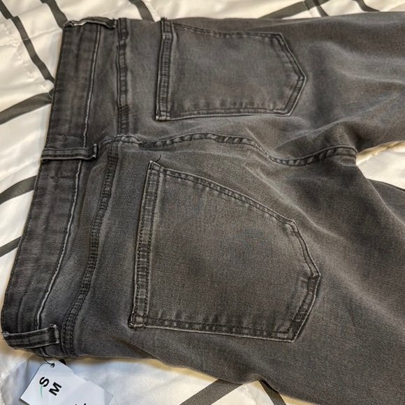Zara Gray Jeans with Classic Denim Texture and White Tag - Picture 6 of 6